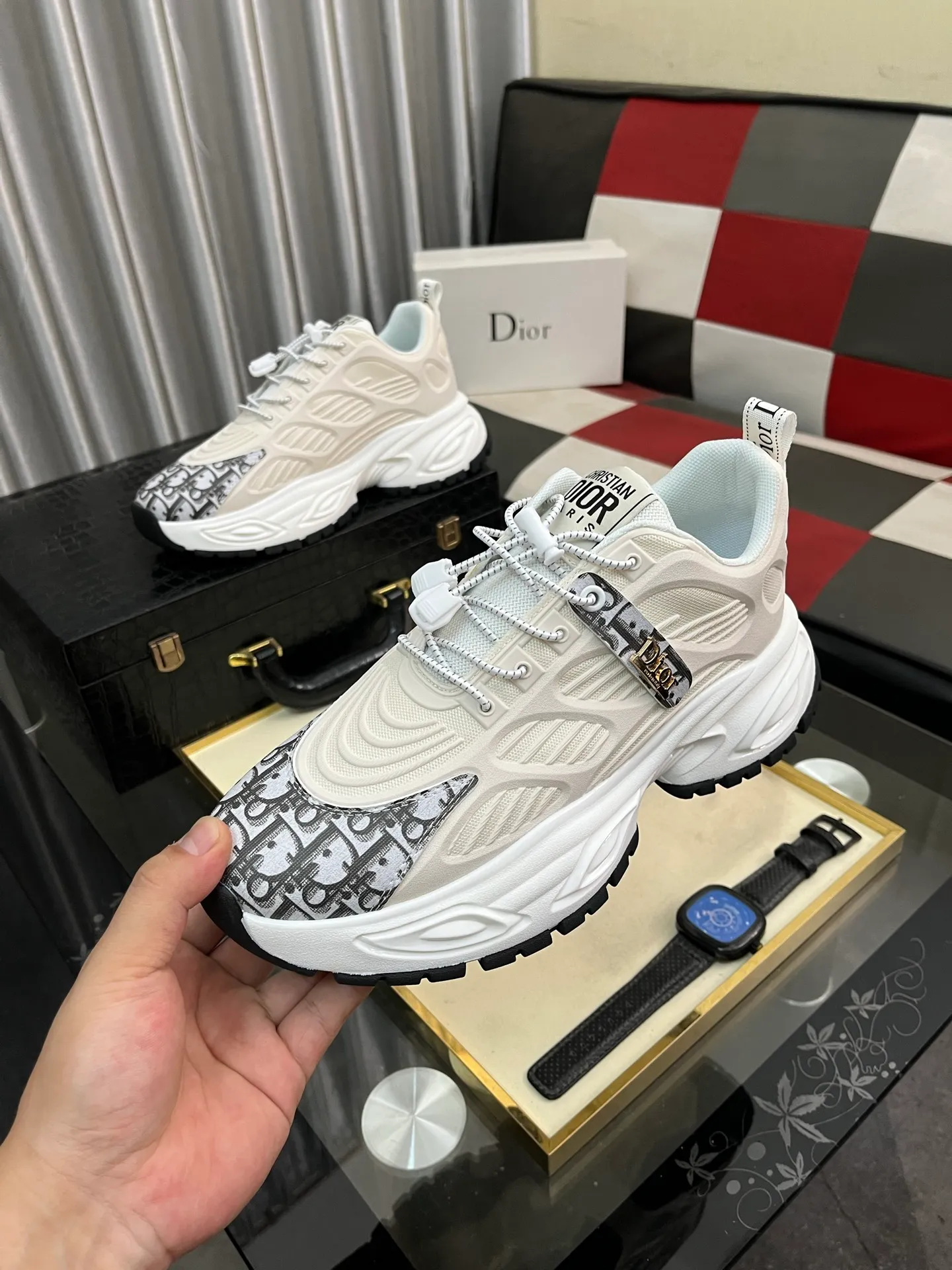Men's shoes 💰458⌚️⌚️[Dior] The toe is designed to be a bit wider. The upper foot comfort is perfect. The thread is beautiful. It fits the pants perfectly and is versatile. Decorated with various classic details. It is the ideal choice for daily styling. It can be matched with various casual items to create exquisite looks. Fabric: First-layer cowhide/lining sheepskin TPU original outsole Size: 38-442️⃣Colors available
